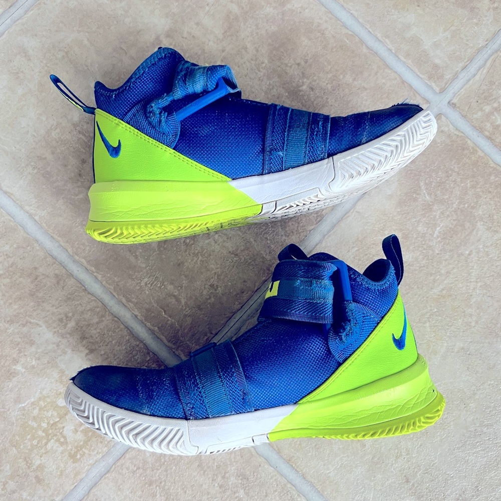 Youth Nike Lebron XIII Shoes - 4Y - Blue Volt